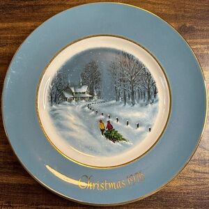 Avon 1976 Christmas Plate Series